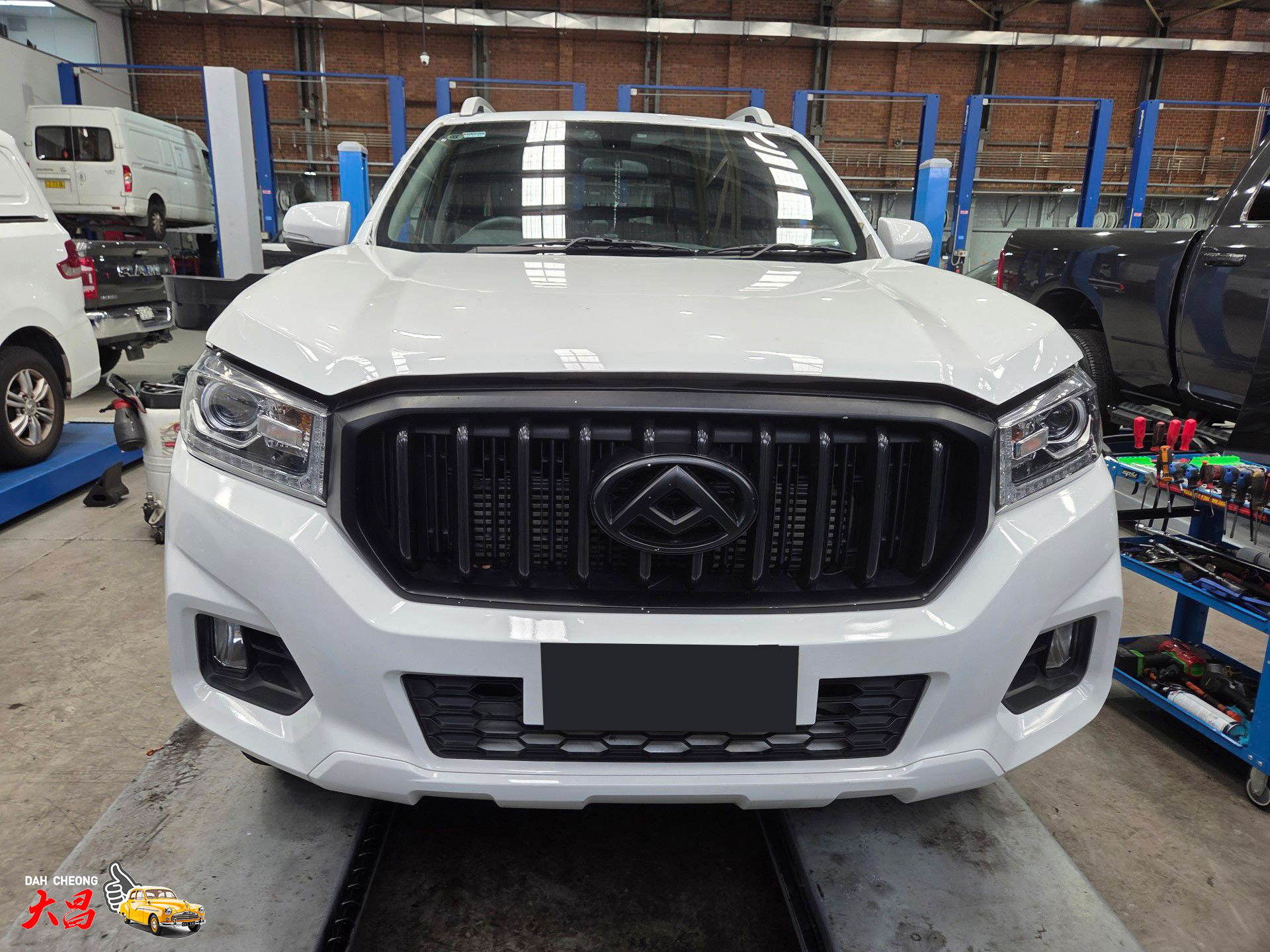 LDV-T60-white-smash-repair-1