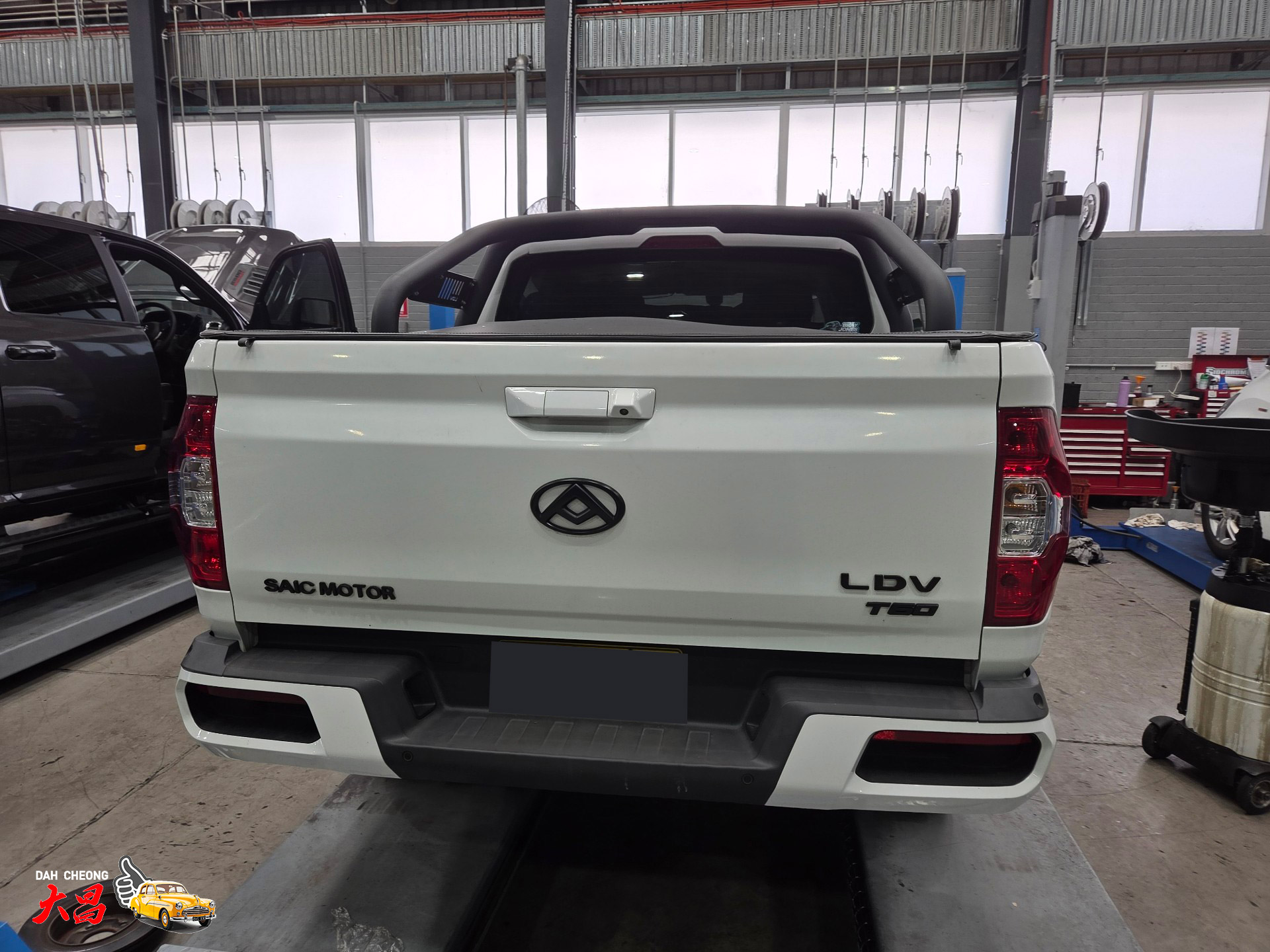 LDV-T60-white-smash-repair-2