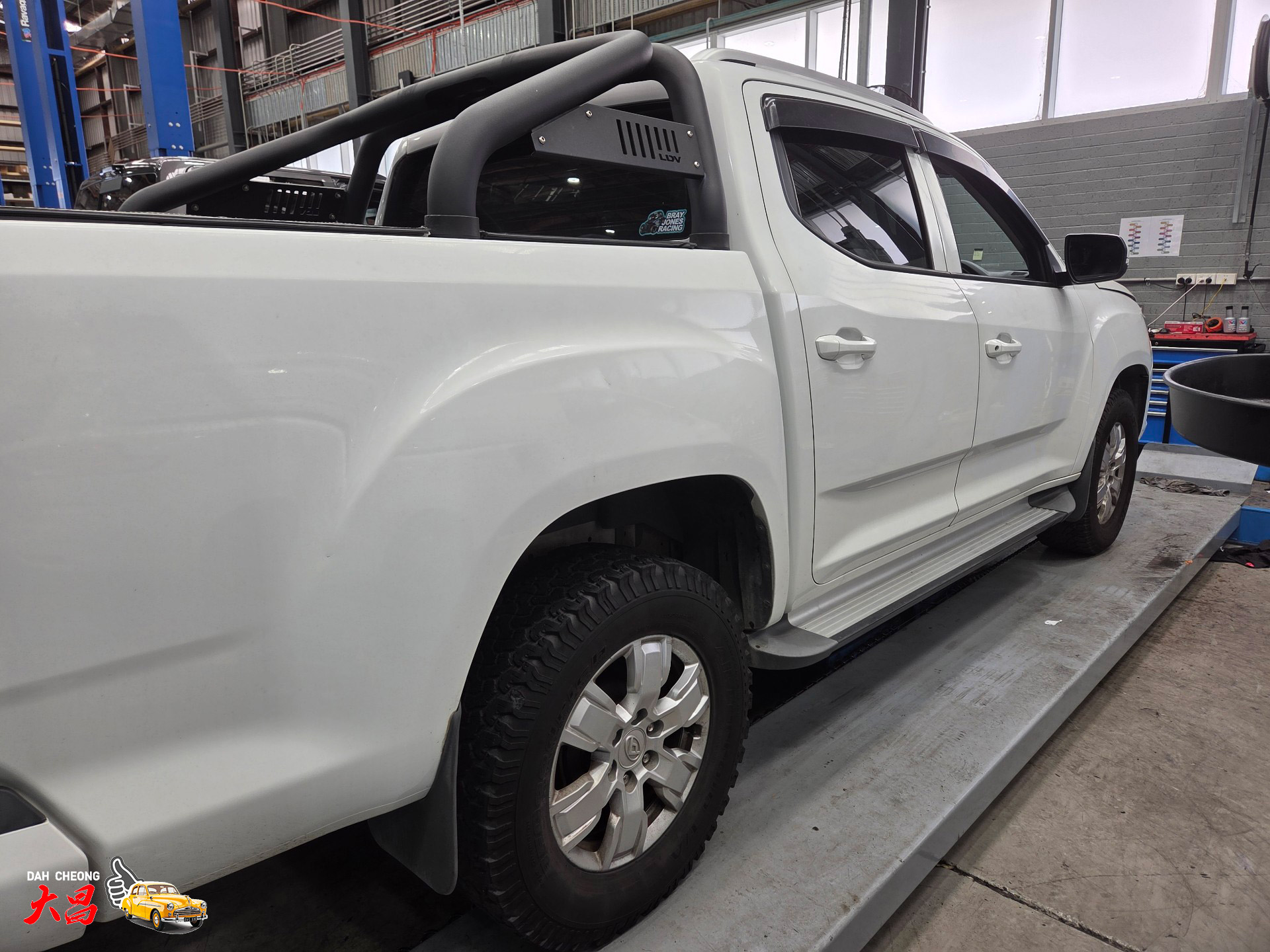 LDV-T60-white-smash-repair-3