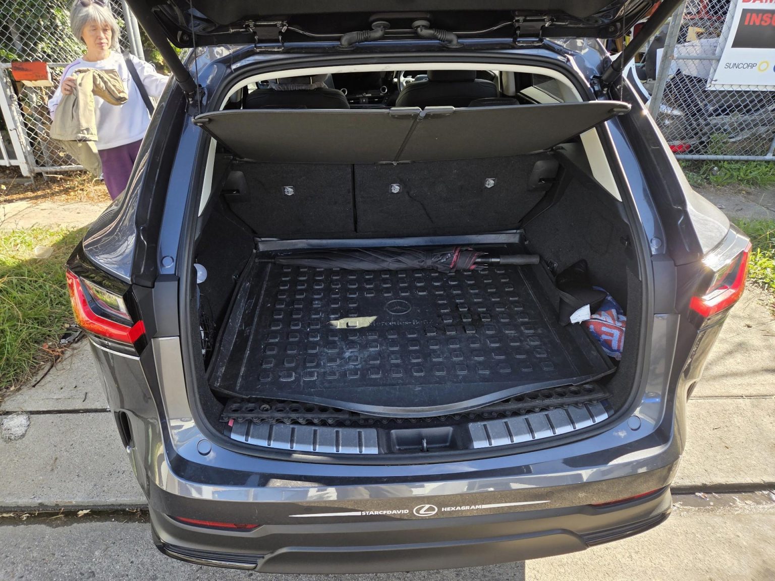 Dah Cheong Lexus NX350h smash repair inspection