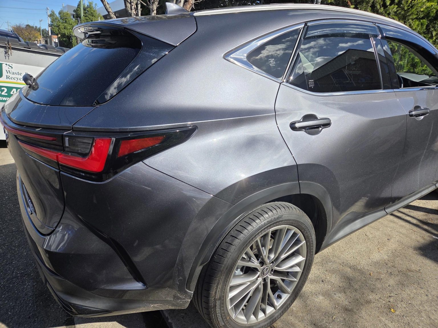 Dah Cheong Lexus NX350h smash repair inspection