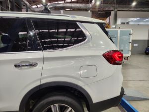 LDV D90 SUV White dah cheong smash repair inspection at centre side