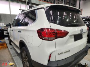 LDV D90 SUV White dah cheong smash repair inspection at centre rear