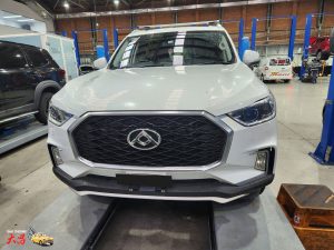 LDV D90 SUV White dah cheong smash repair inspection at centre front
