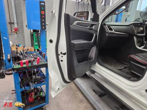 LDV T60 Ute white smash repair dah cheong sydney door left