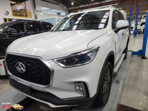 LDV D90 SUV White dah cheong smash repair inspection at centre front