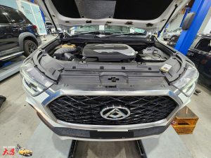 LDV D90 SUV White dah cheong smash repair inspection at centre engine bay